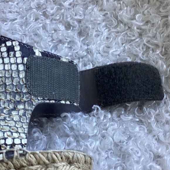 VINCE ESPADRILLE WEDGES Size 7M - Picture 10 of 13